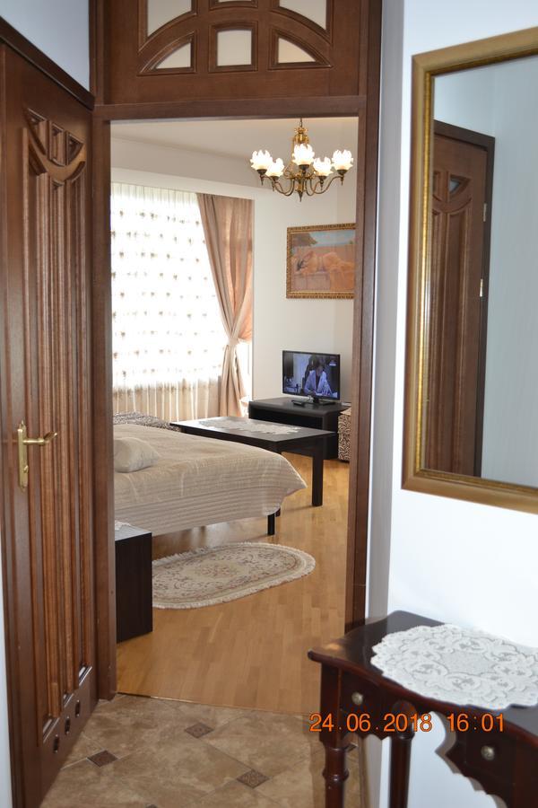 Sunny Apartment In The City Center Truskavets Exterior foto