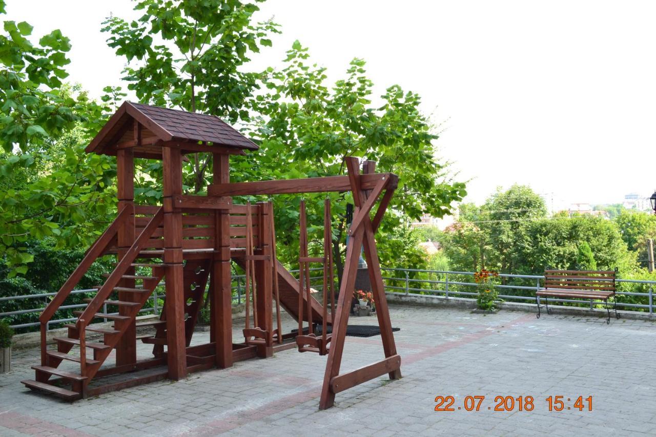 Sunny Apartment In The City Center Truskavets Exterior foto